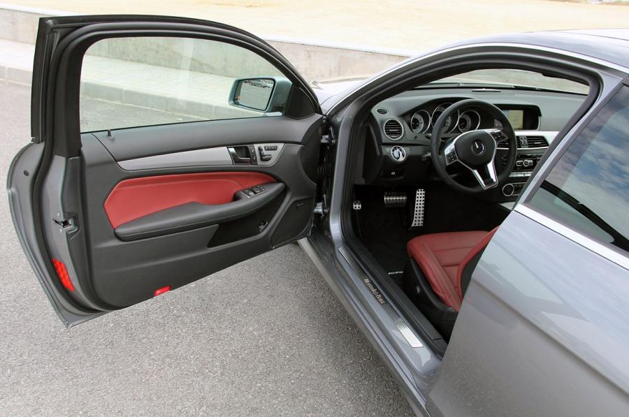  Mercedes-Benz C-Class Coupe 2012 года  (фото 33 из 99)